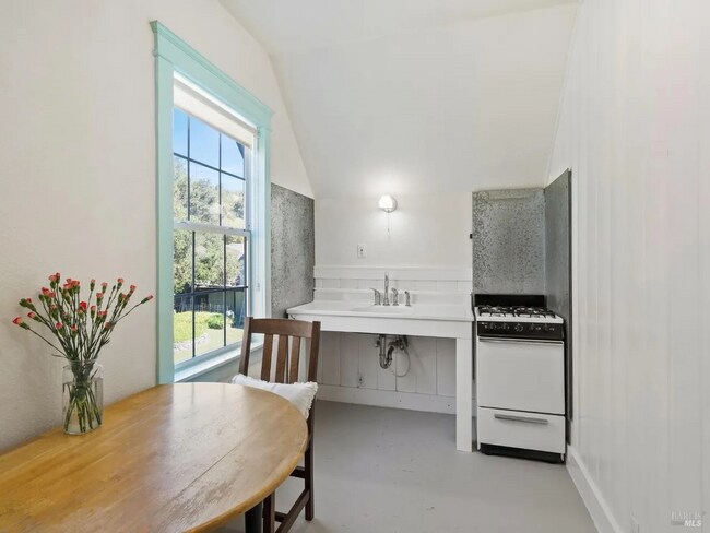 110 Shahan Dr in Cloverdale, CA - Building Photo - Building Photo