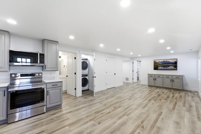 2432 W Santa Fe Dr