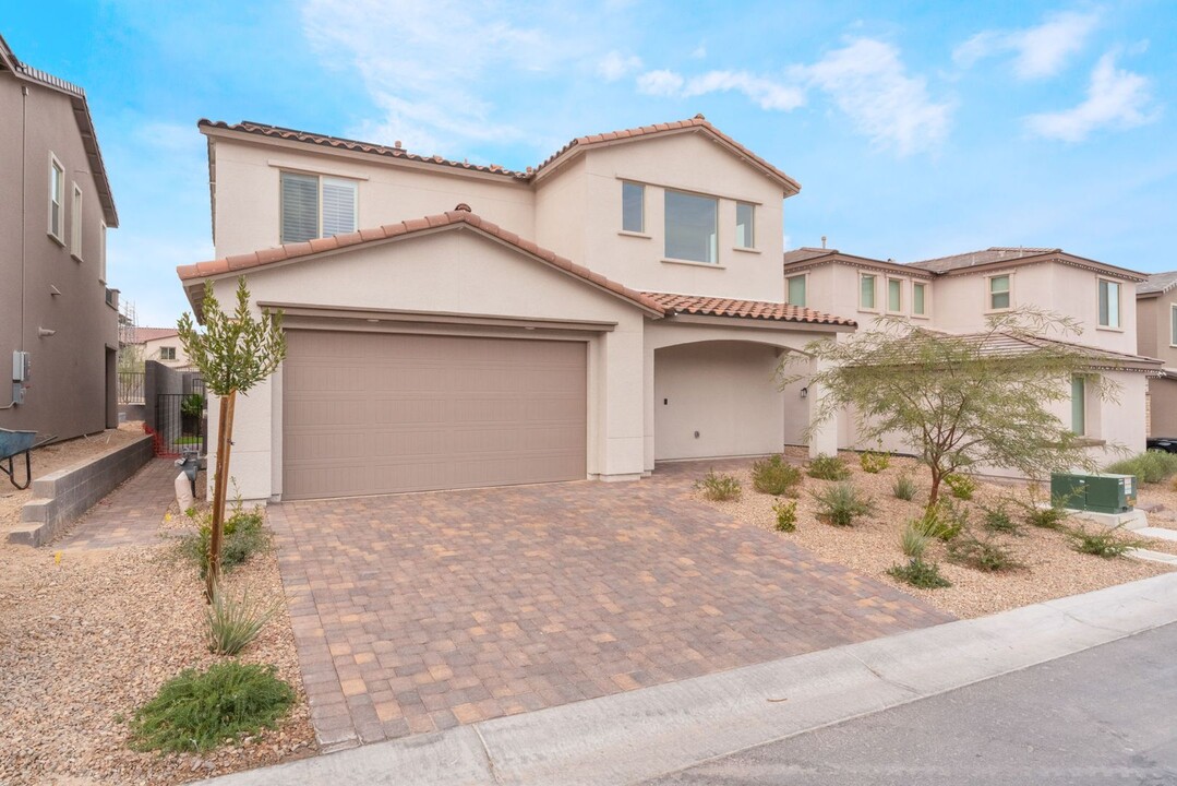 9487 Lunar Phase St in Las Vegas, NV - Building Photo