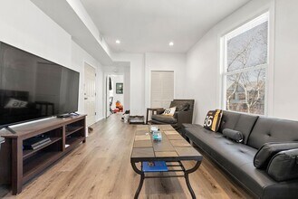 58 Wegman Pkwy in Jersey City, NJ - Building Photo - Building Photo