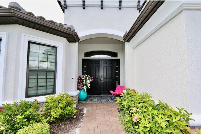 8337 Promoso Ct in Naples, FL - Foto de edificio - Building Photo