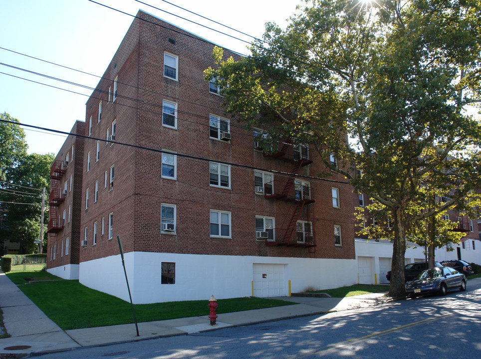 Vista Gardens in Yonkers, NY - Foto de edificio