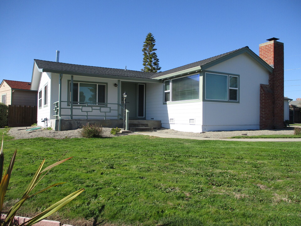 219 Alta Vista Dr in Santa Cruz, CA - Building Photo