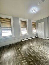 56 Atlantic St, Unit 1 in Jersey City, NJ - Foto de edificio - Building Photo