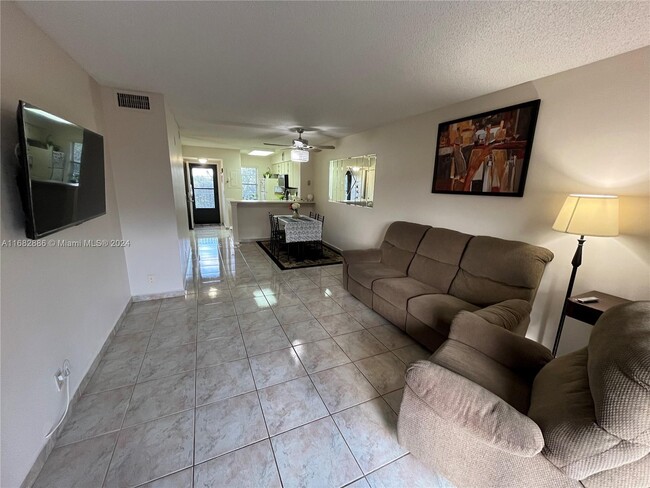 2230 N Cypress Bend Dr, Unit 309 in Pompano Beach, FL - Building Photo - Building Photo