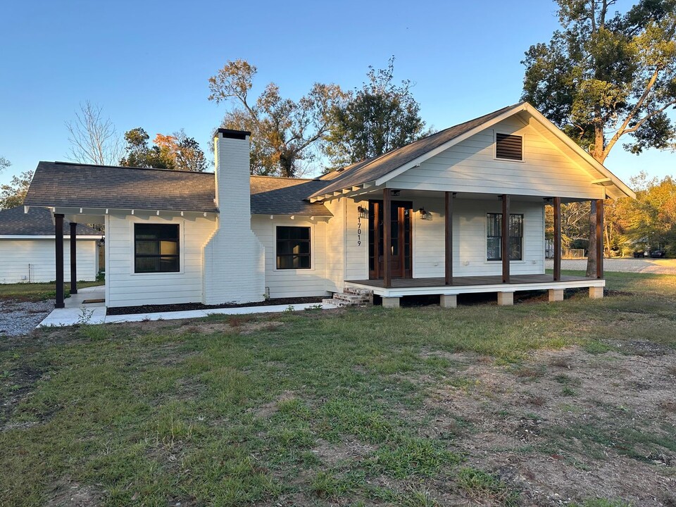 17019 E Louisiana Ave in Hammond, LA - Building Photo