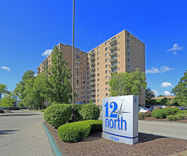 12 North in Southfield, MI - Foto de edificio - Building Photo