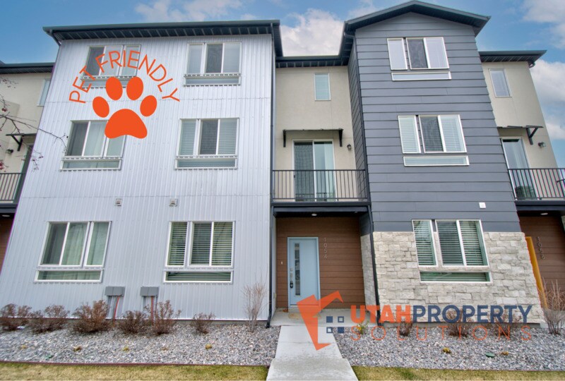 1054 W State Rd in American Fork, UT - Foto de edificio