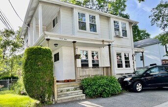 49 Bridges Ave, Unit 49 in Newton, MA - Foto de edificio - Building Photo