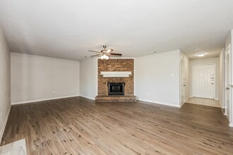 5719 Myers Rd, Unit 211 in Arlington, TX - Building Photo - Building Photo