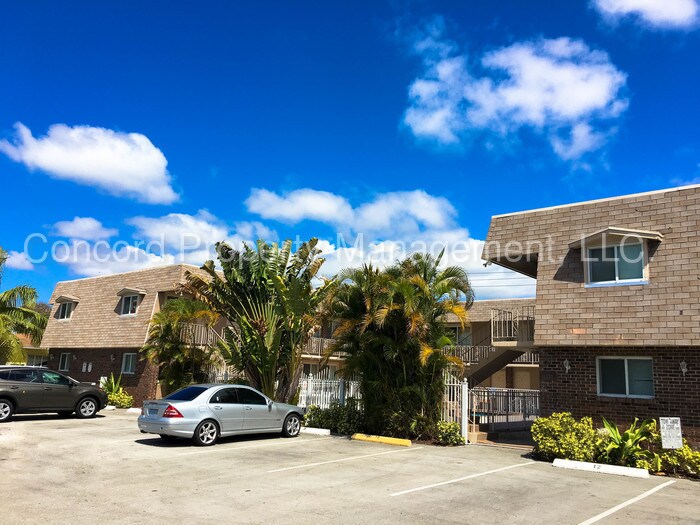1727 Liberty St-Unit -2 in Hollywood, FL - Building Photo