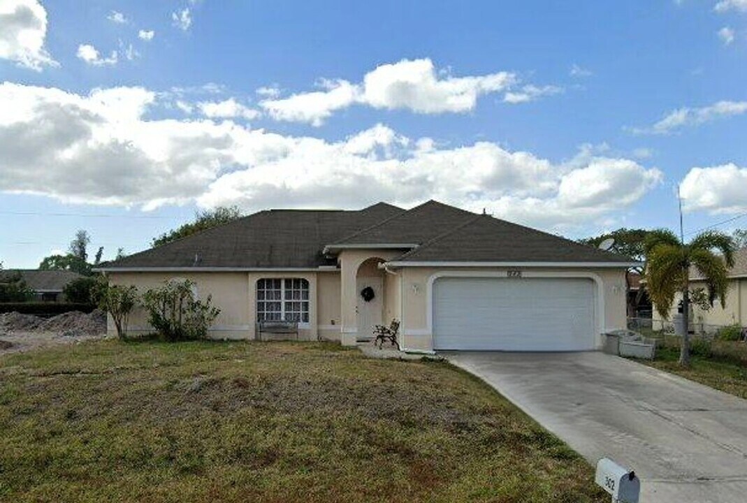 302 NW 2nd Pl in Cape Coral, FL - Building Photo