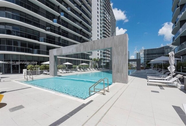 55 SW 9th St in Miami, FL - Building Photo - Building Photo