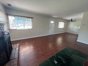 1120 Amberwood Rd in Sacramento, CA - Building Photo - Building Photo