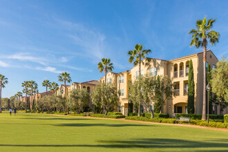 Los Olivos at Irvine Spectrum in Irvine, CA - Foto de edificio - Building Photo