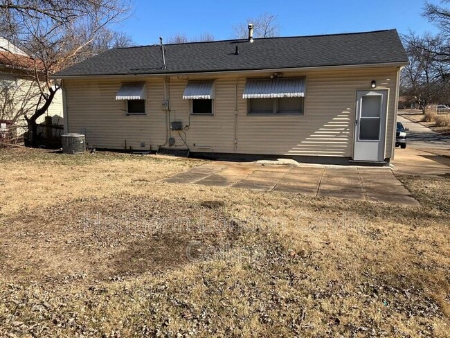 9839 Medford Dr in St. Louis, MO - Building Photo - Building Photo