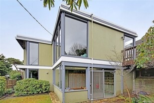 2343 NW 94th St in Seattle, WA - Building Photo