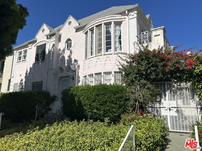 property at 244 S Lasky Dr