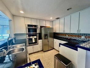 321 E Lakewood Rd in West Palm Beach, FL - Building Photo - Building Photo