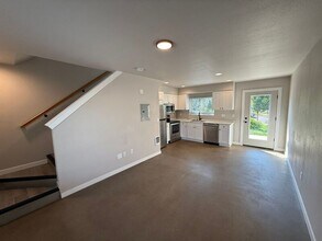 2901 Waverly Dr SE in Albany, OR - Building Photo - Building Photo
