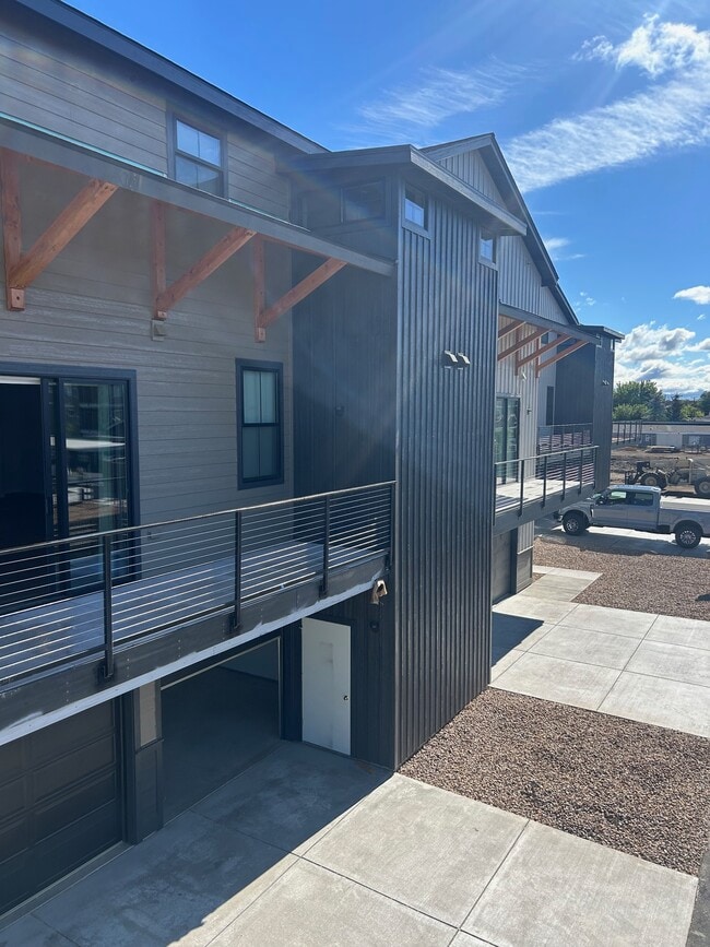 1370 SW Obsidian Ave in Redmond, OR - Building Photo - Building Photo