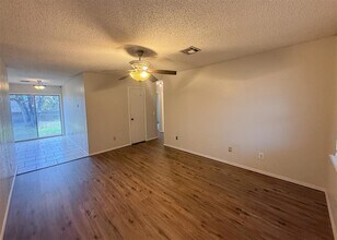 733 W Perry Dr in Mustang, OK - Building Photo - Building Photo