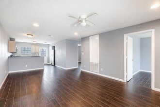 7810 Peachtree St in Houston, TX - Building Photo - Building Photo