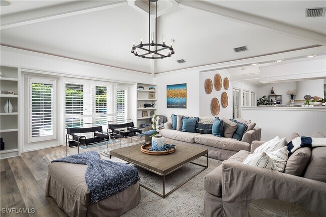 420 Palm Cir E in Naples, FL - Building Photo - Building Photo