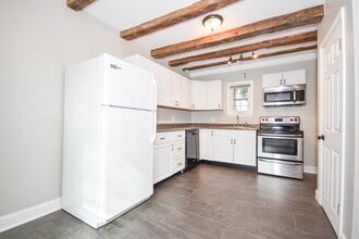 5 Fern Ct in Dover, NH - Building Photo - Building Photo