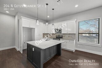 204 N Getzendaner St in Waxahachie, TX - Building Photo - Building Photo