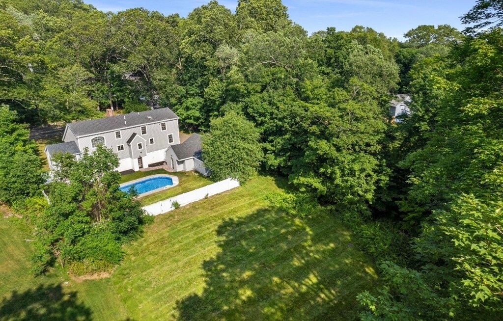 576 Grove St in Framingham, MA - Building Photo