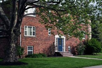 Elmwood Manor Apartments and Townhouses in Rochester, NY - Building Photo - Building Photo