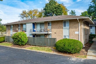 Villager Apartments in Centerville, OH - Building Photo - Building Photo