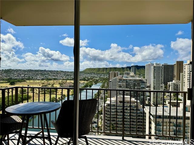 2345 Ala Wai Blvd in Honolulu, HI - Building Photo - Building Photo