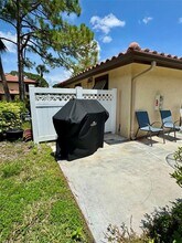 5216 Lake Village Dr in Sarasota, FL - Building Photo - Building Photo