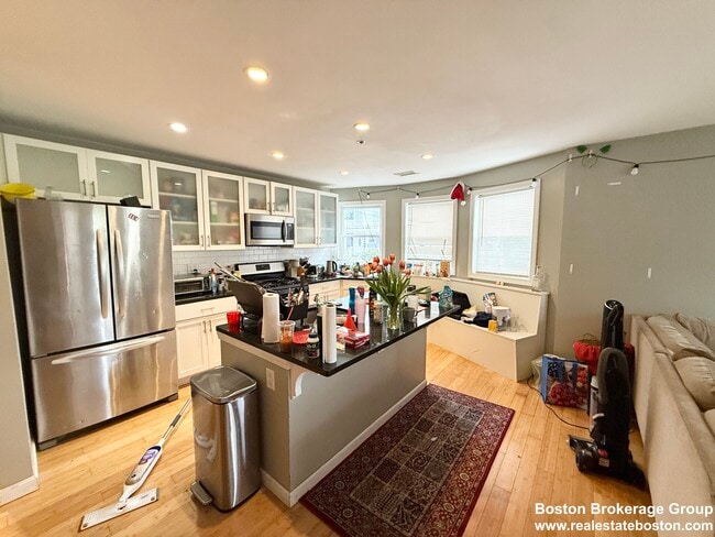 110 Chester St, Unit #1 in Boston, MA - Building Photo - Building Photo