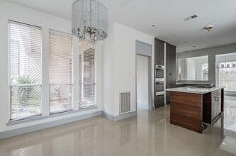 1022 Forest Home Dr in Houston, TX - Foto de edificio - Building Photo