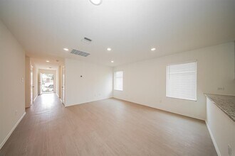 3704 Palmetto Blf Dr in Mustang, OK - Building Photo - Building Photo