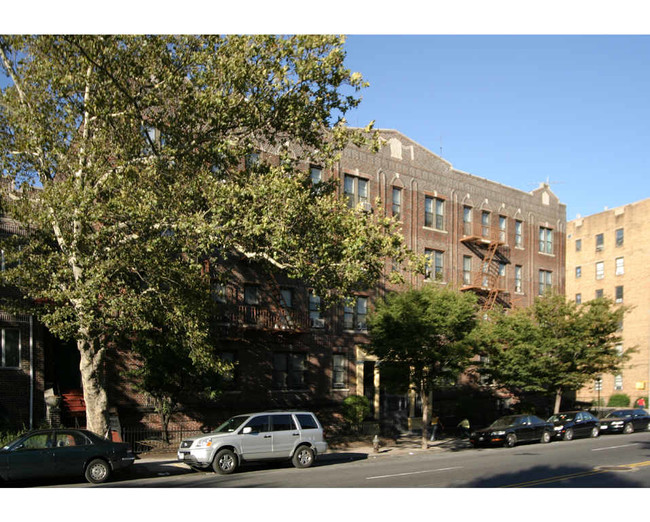 743 Empire Blvd in Brooklyn, NY - Foto de edificio - Building Photo