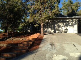 2941 NE Saber Dr in Bend, OR - Building Photo