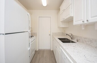 3932 San Ramon Dr in Oceanside, CA - Building Photo - Building Photo
