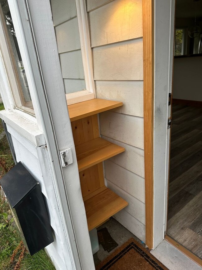 2680 Lovejoy Dr in Anchorage, AK - Foto de edificio - Building Photo