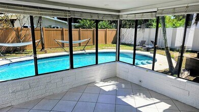4360 NE 13th Ave in Oakland Park, FL - Foto de edificio - Building Photo