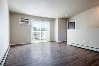 PRAIRIE VIEW ESTATES in Plover, WI - Foto de edificio - Building Photo