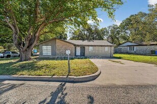 936 N Las Vegas Trail in White Settlement, TX - Building Photo