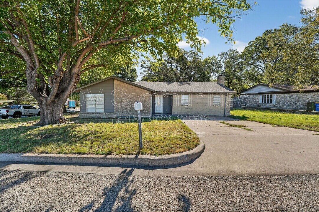 936 N Las Vegas Trail in White Settlement, TX - Building Photo