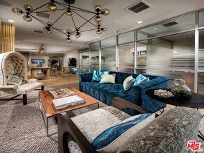 1317 7th St-Unit -B407 in Santa Monica, CA - Foto de edificio - Building Photo