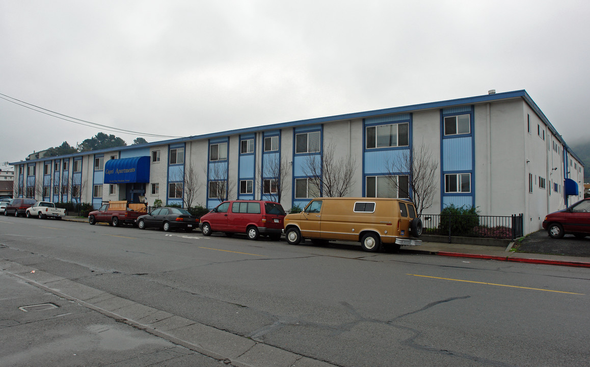 Capri Apartments in San Rafael, CA - Foto de edificio