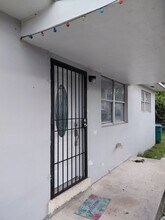 1404 NW 60th St, Unit 1406 nw 60 st in Miami, FL - Building Photo - Building Photo