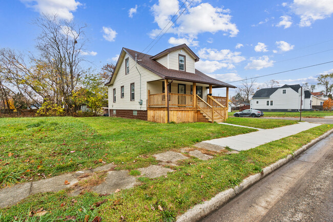 52 S Anderson Ave in Pontiac, MI - Foto de edificio - Building Photo